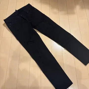DSQUARED 데미지 가공 블랙 스키니