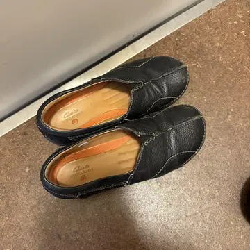 Clarks 블랙 가죽 로퍼