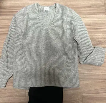 새상품급 UNITED ARROWS 정가 18만원 V넥 니트 울