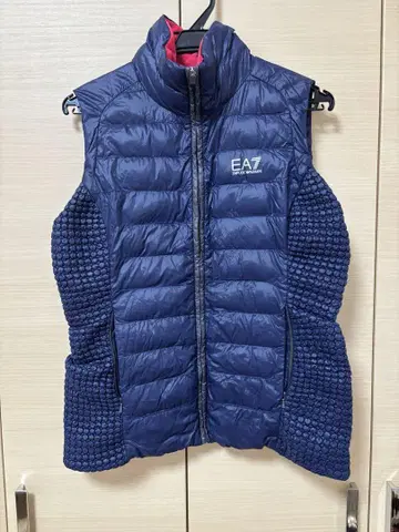 여성용 골프웨어 EA7 네이비 퀼팅 다운 베스트