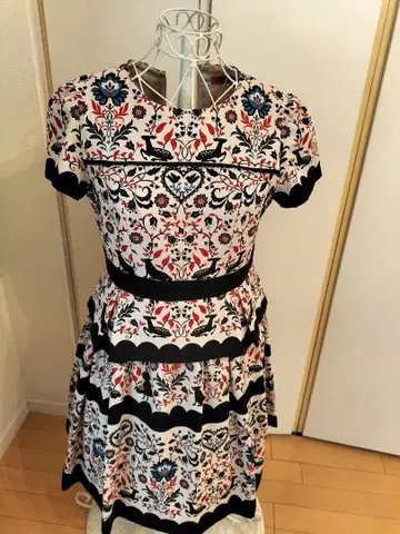 안나수이 꽃무늬 동물 패턴 반팔 원피스 사이즈 1