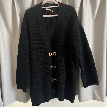 페라가모 블랙 니트 V넥 가디건