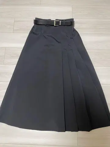 BLENHEIM 사이드 플리츠 스커트 벨트 포함