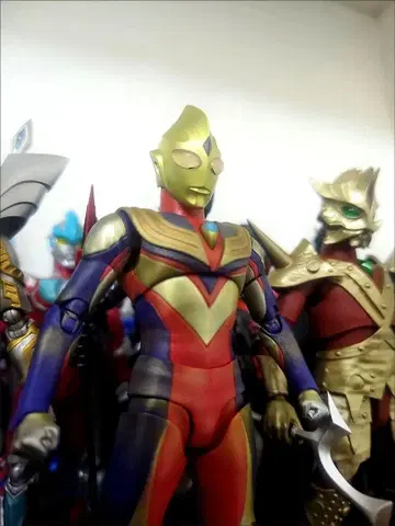 S.H.Figuarts 진골조 울트라맨 티가 글리터 티가