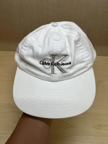 fuji 착용 Calvin Klein Jeans 90s 얕은 캡 화이트
