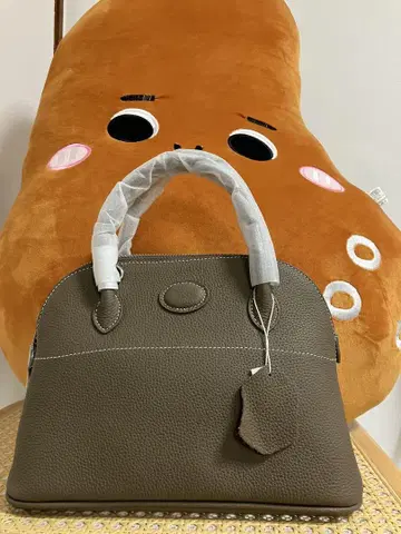 브라운 가죽 핸드백