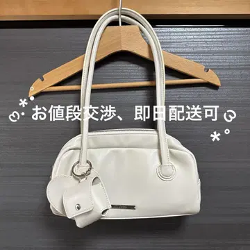 Chico chico 하트 참 부착 롱 슬리브 보스턴 백 화이트