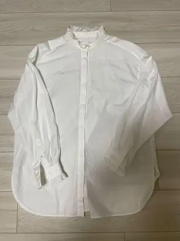 UNITED ARROWS 프릴 달린 화이트 셔츠