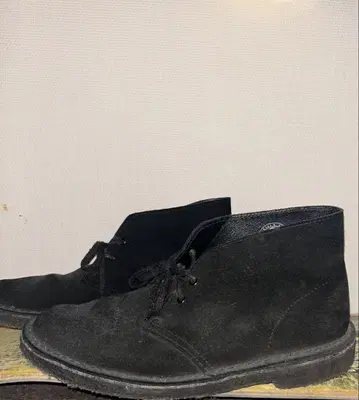 Clarks 블랙 스웨이드 처카 부츠