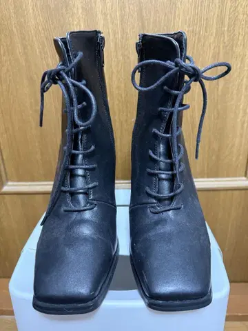 데이라이루 누아르 스퀘어 레이스업 숏부츠