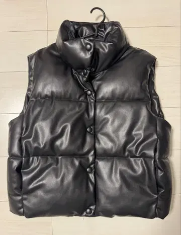 ZARA 가죽 다운 베스트