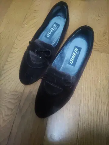 차라 펌프스