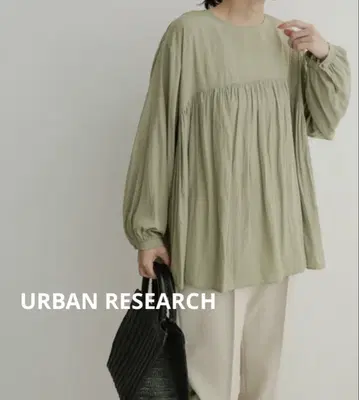 URBAN RESEARCH DOORS 라운드 절개 개더 블라우스