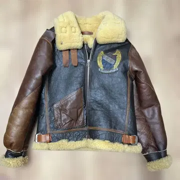 AVIREX 대전 모델 B-3 밀리터리 자켓 보아 옷깃 엠블럼 부착