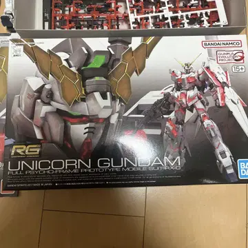 RG 유니콘 건담 조립 완료 (미조립 부품 있음)