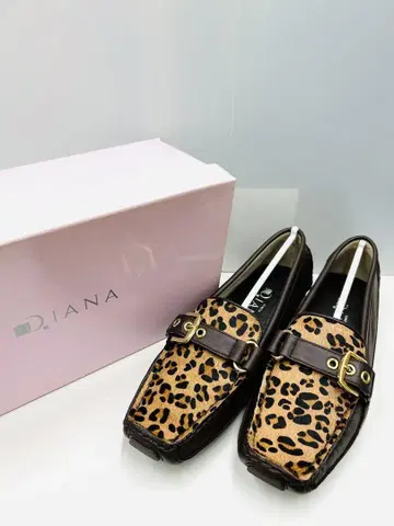 미사용 새상품 D.IANA 레오파드 무늬 로퍼