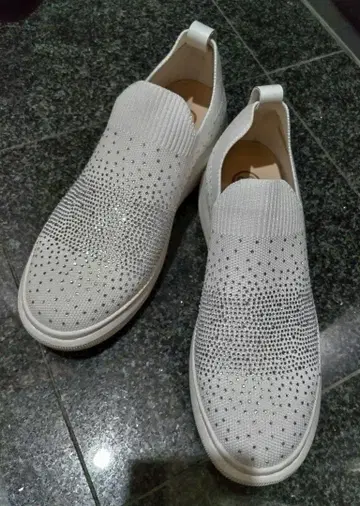 STACCATO 화이트 큐빅 슬립온 통굽