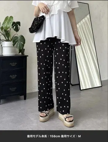 포켓 부착 랜덤 도트 플리츠 팬츠