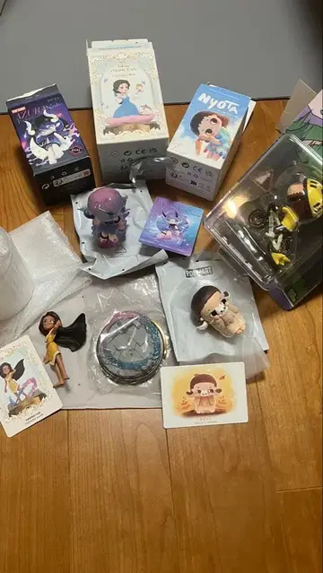 POP MART 피규어 4개 세트 레어 사인 포함