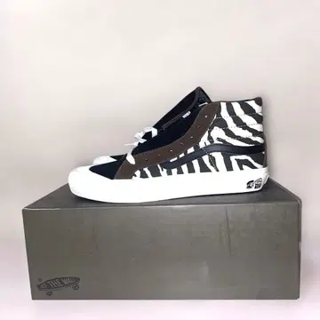 타카 하야시 x 반스 볼트 STYLE 138 LX ZEBRA