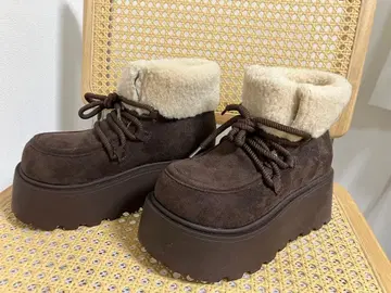 브라운 퍼(fur) 장식 통굽 부츠