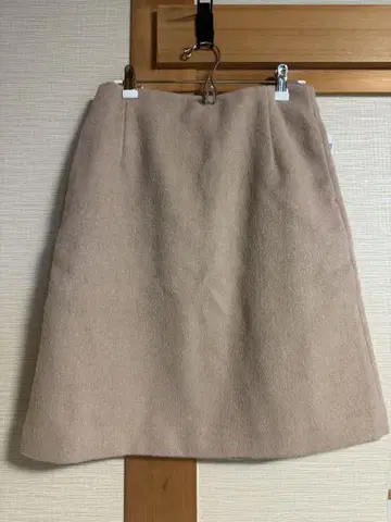 로페피크닉 베이지 타이트 스커트