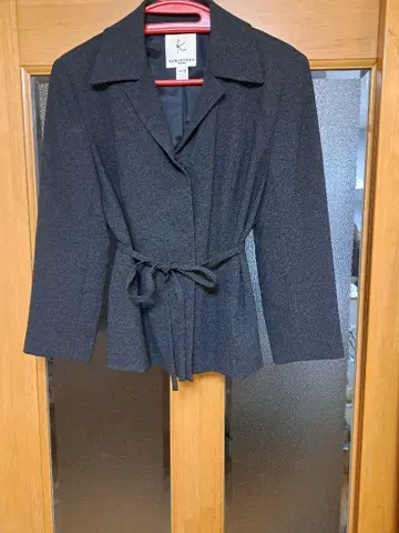 다크 그레이 테일러드 자켓 허리 리본 포함