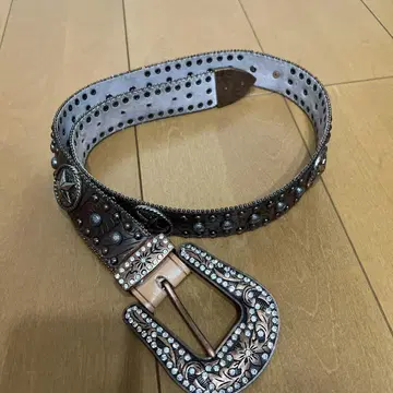 스터드 장식 브라운 가죽 벨트 알즈니