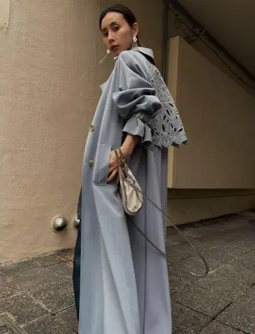 BACK CUTTING LACE COAT