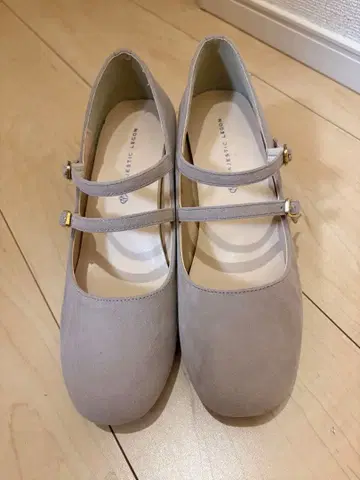 MAJESTIC LEGON 스트랩 펌프스 그레이