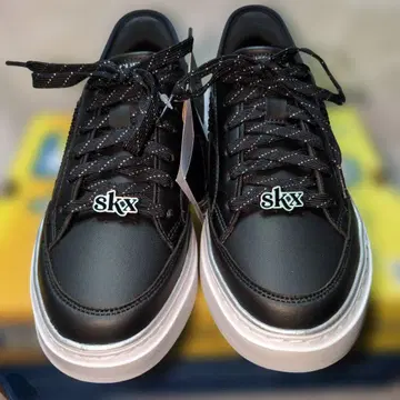 skxx 블랙 스니커즈