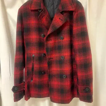 빨간색과 검은색 체크 무늬 더블 브레스트 자켓