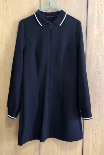 ZARA. 블랙 원피스 폴로 옷깃 긴팔 미사용