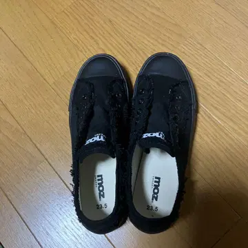 moz 블랙 슬립온 23.5