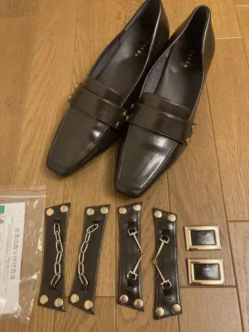 RANDA 4way 벨트 로퍼 펌프스 브라운