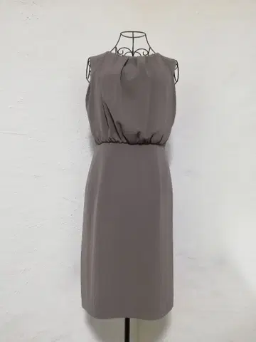 테라코타 프릴 넥 롱 원피스