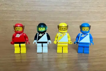 올드 LEGO 미니 피규어 우주 비행사 4체 세트