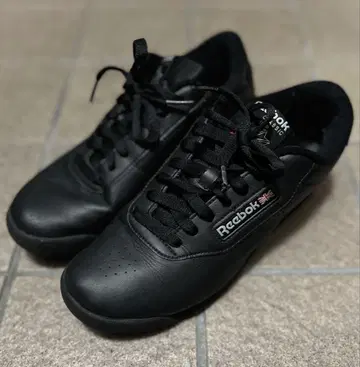 Reebok 클래식 스니커즈