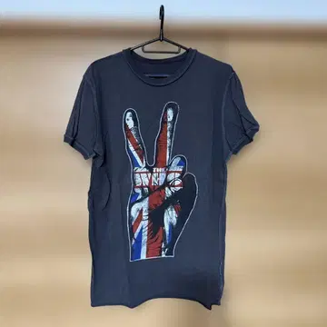 AMPEDIFIED 피스 사인 T셔츠