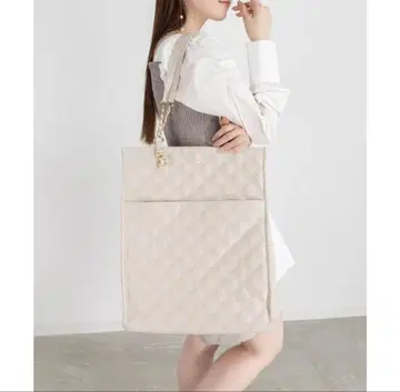 RANDA A4 대응 체인 숄더 퀼팅 토트백