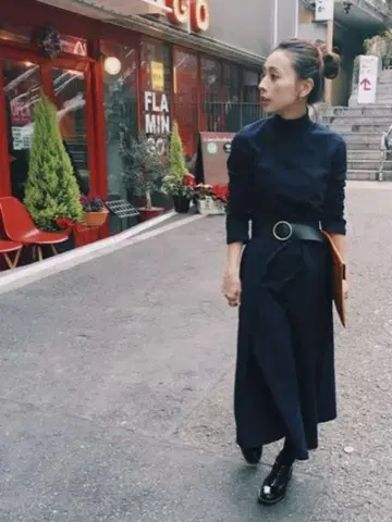 [새상품급] 아메리 빈티지 레이디 플레어 원피스 니트 롱 원피스 네이비