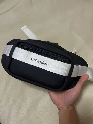 캘빈 클라인 바디백 블랙