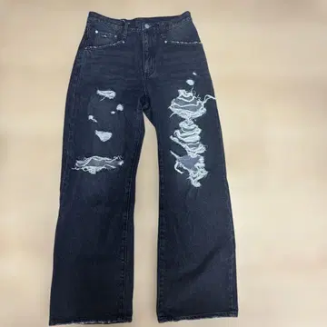 데미지 가공 블랙 데님 팬츠