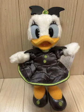 리조트 2025년 할로윈 데이지 봉제 인형 배지