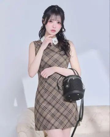 미셸 마카롱 카라 부착 체크 무늬 슬리브리스 미니 원피스 XS