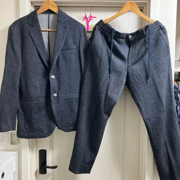 UNIVERSAL LANGUAGE 네이비 계열 체크 무늬 캐주얼 수트