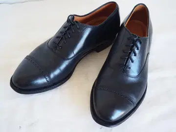 B B 0901 Black Punched Cap By Alden