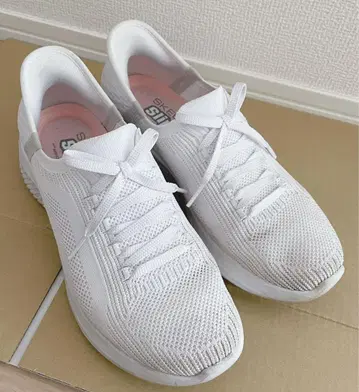 SKECHERS Slip-Ins 화이트 스니커즈