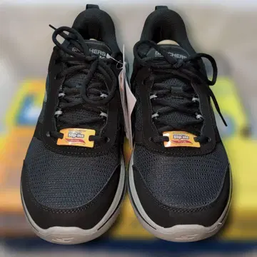 SKECHERS 아치핏 블랙 스니커즈