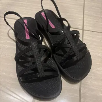 Ipanema 블랙 비치 샌들